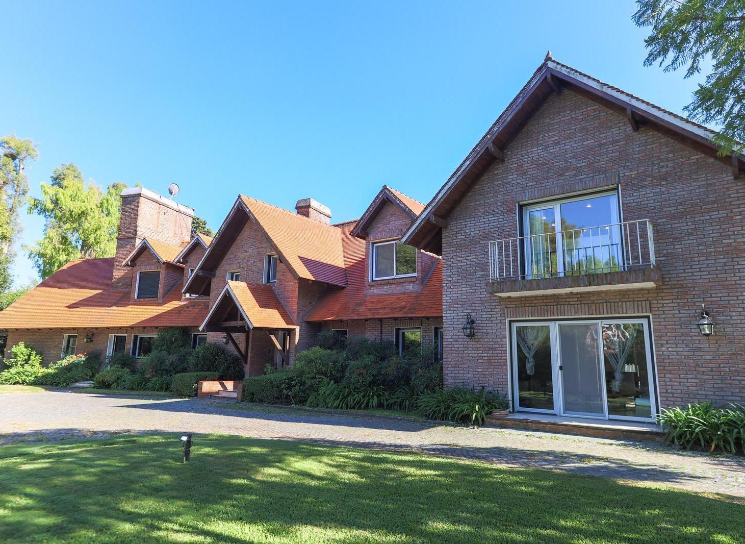 Casa en  Mayling Country Club - 5 dormitorios -