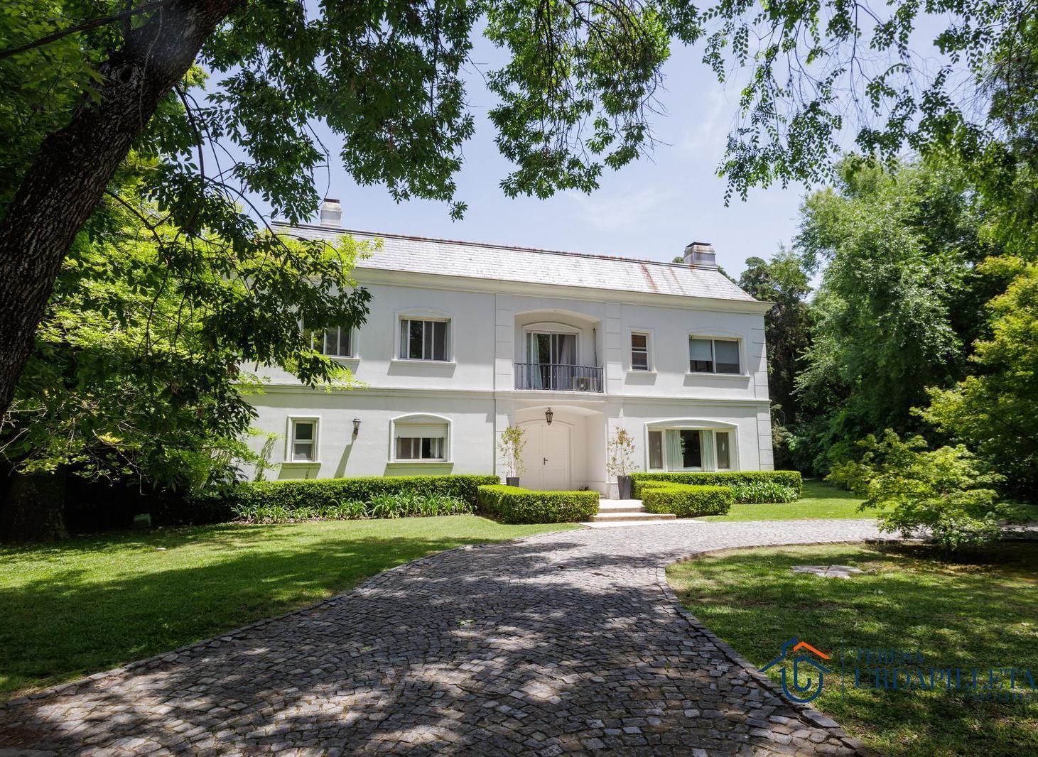 Casa en venta en Golf Club Argentino - Jardin parquizado - 5 dormitorios