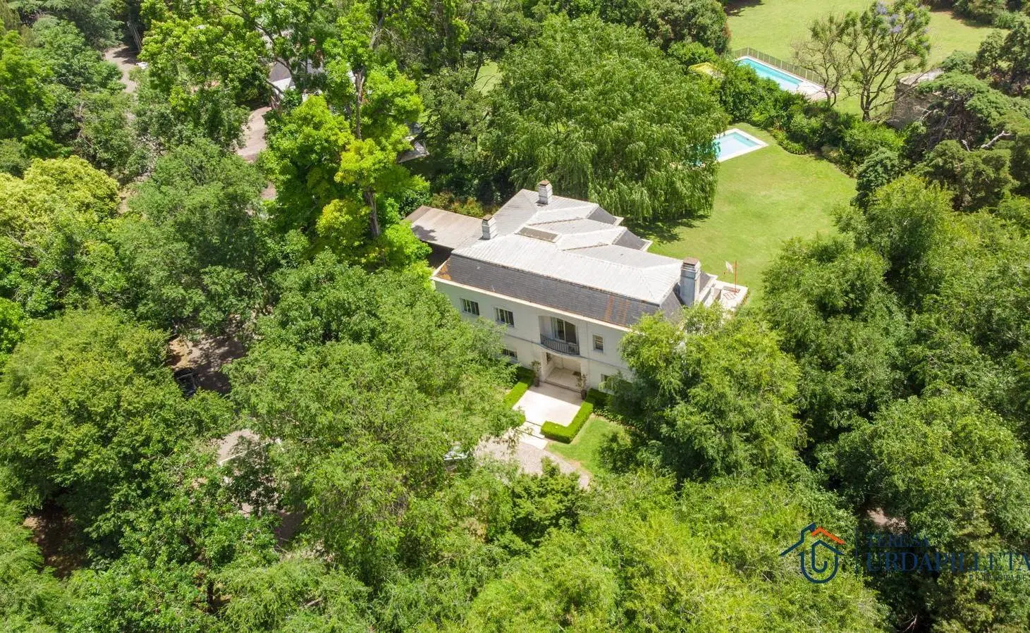 Casa en venta en Golf Club Argentino - Jardin parquizado - 5 dormitorios 3
