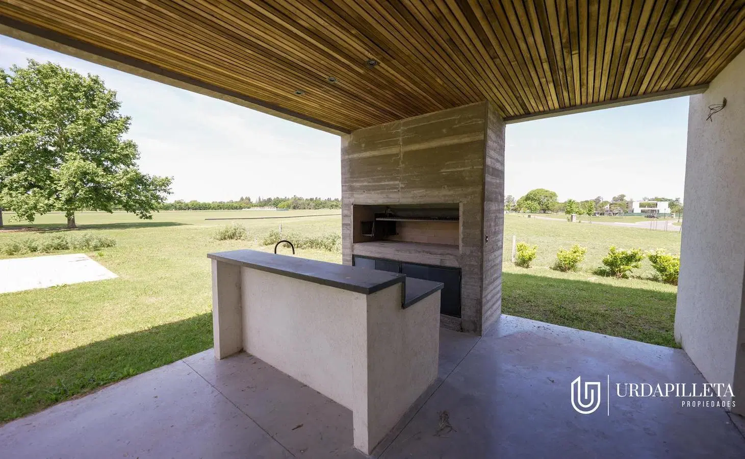 Casa en venta en Pilara sobre la cancha de polo en Milord- URDAPILLETA PROPIEDADES 5