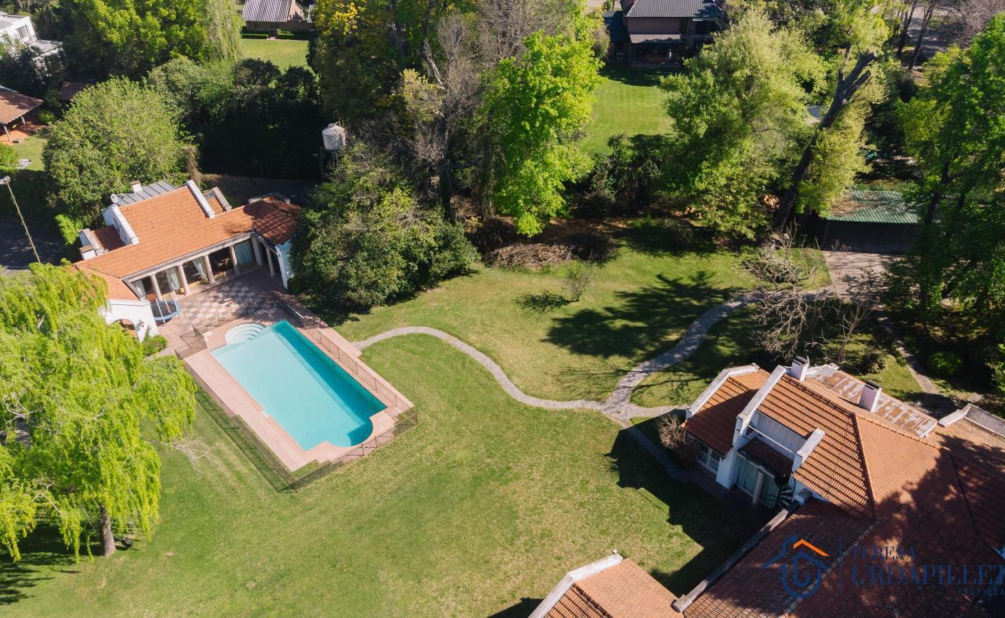 Lote de 4000m con casa de 560 m2 - cancha de tenis y de paddle -Teresa Urdapilleta Propiedades-