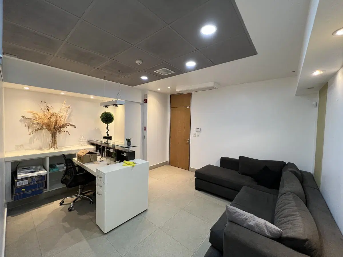 Oficina en alquiler y venta en Edificio Bureau Pilar 3
