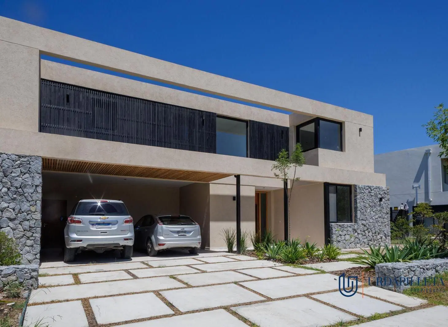 Casa en venta en Pilará sobre la laguna - La Calesa- Pilar 2
