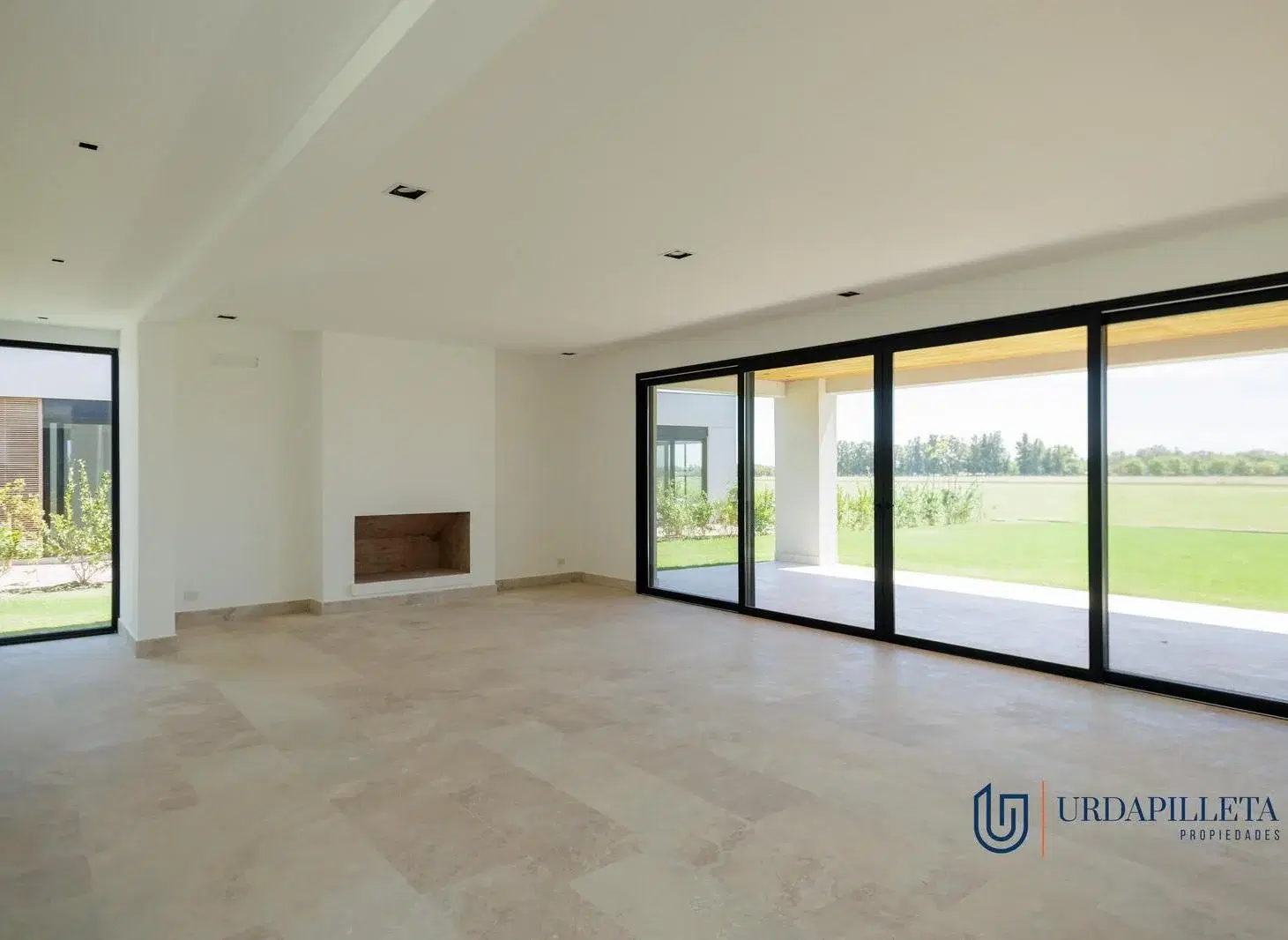 Casa en venta en Pilara sobre cancha de Polo en Cabriolet -Pilar - URDAPILLETA PROPIEDADES 4