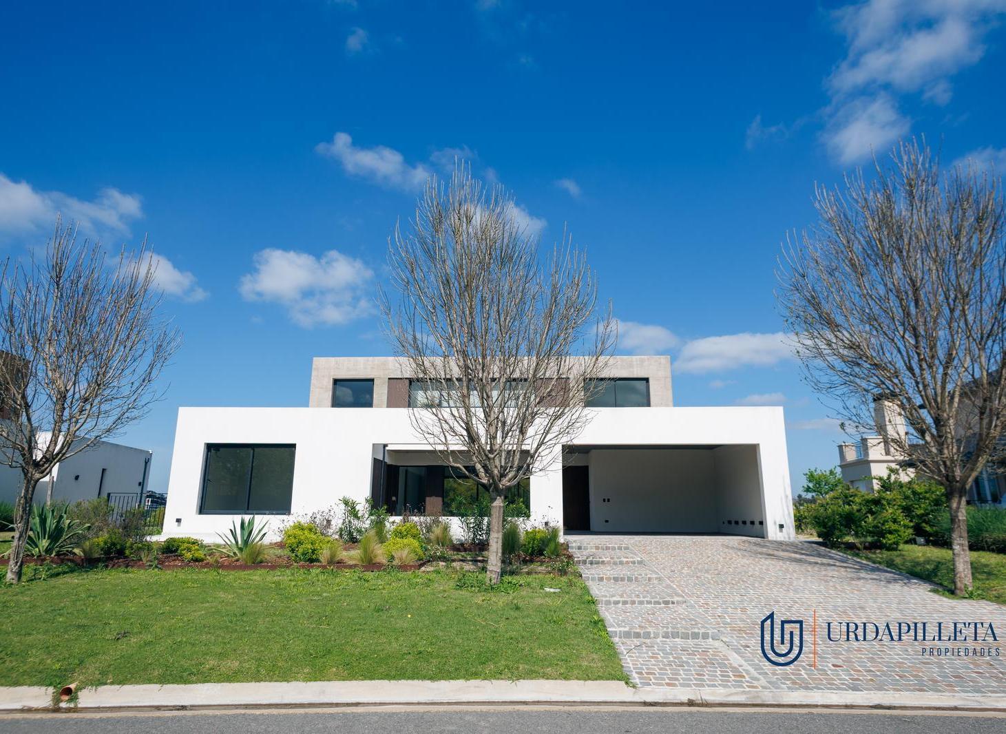 Casa en venta a estrenar con vista al golf en La Calesa- Pilará- Pilar