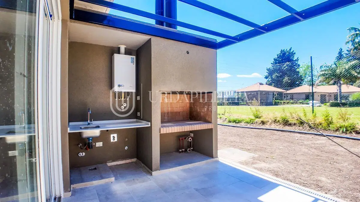 Townhouse en venta 3 ambientes con jardin privado en Aldeana Pilar 2
