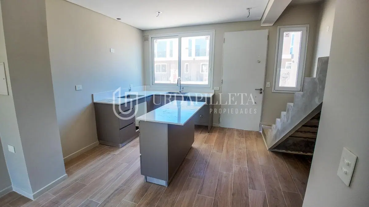 Townhouse en venta 3 ambientes con jardin privado en Aldeana Pilar 5