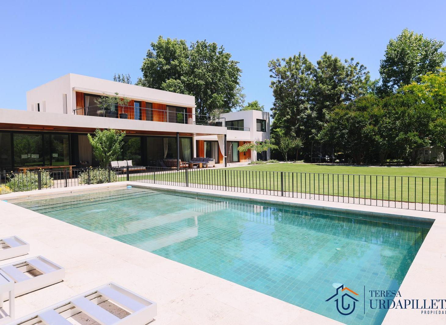 Foto de Casa en venta en Altos de Pilar estilo moderno, imagen 1