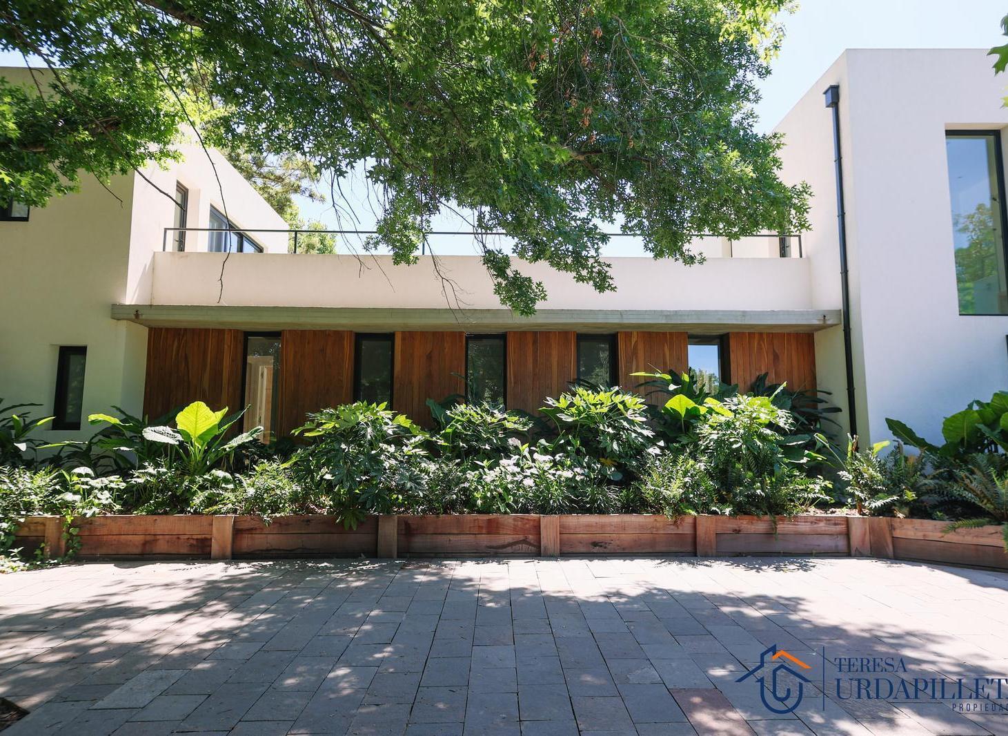 Casa en venta en Altos de Pilar estilo moderno