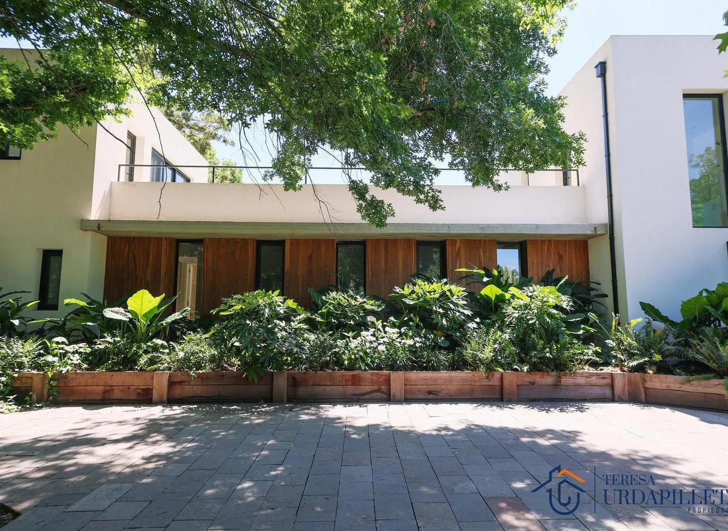 Casa en venta en Altos de Pilar estilo moderno 2