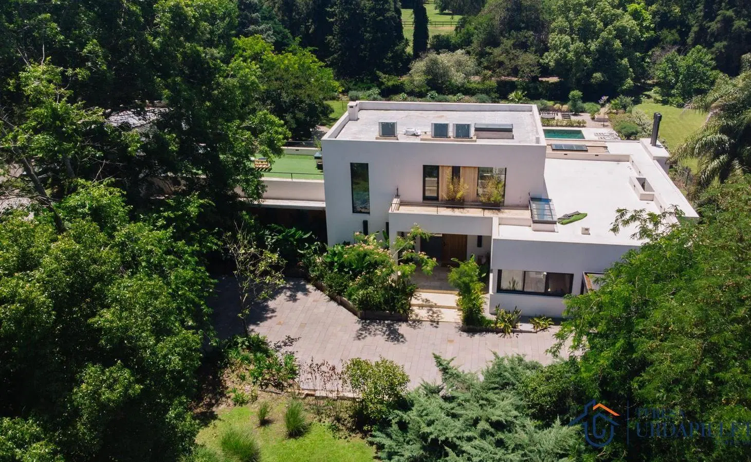 Casa en venta en Altos de Pilar estilo moderno 4
