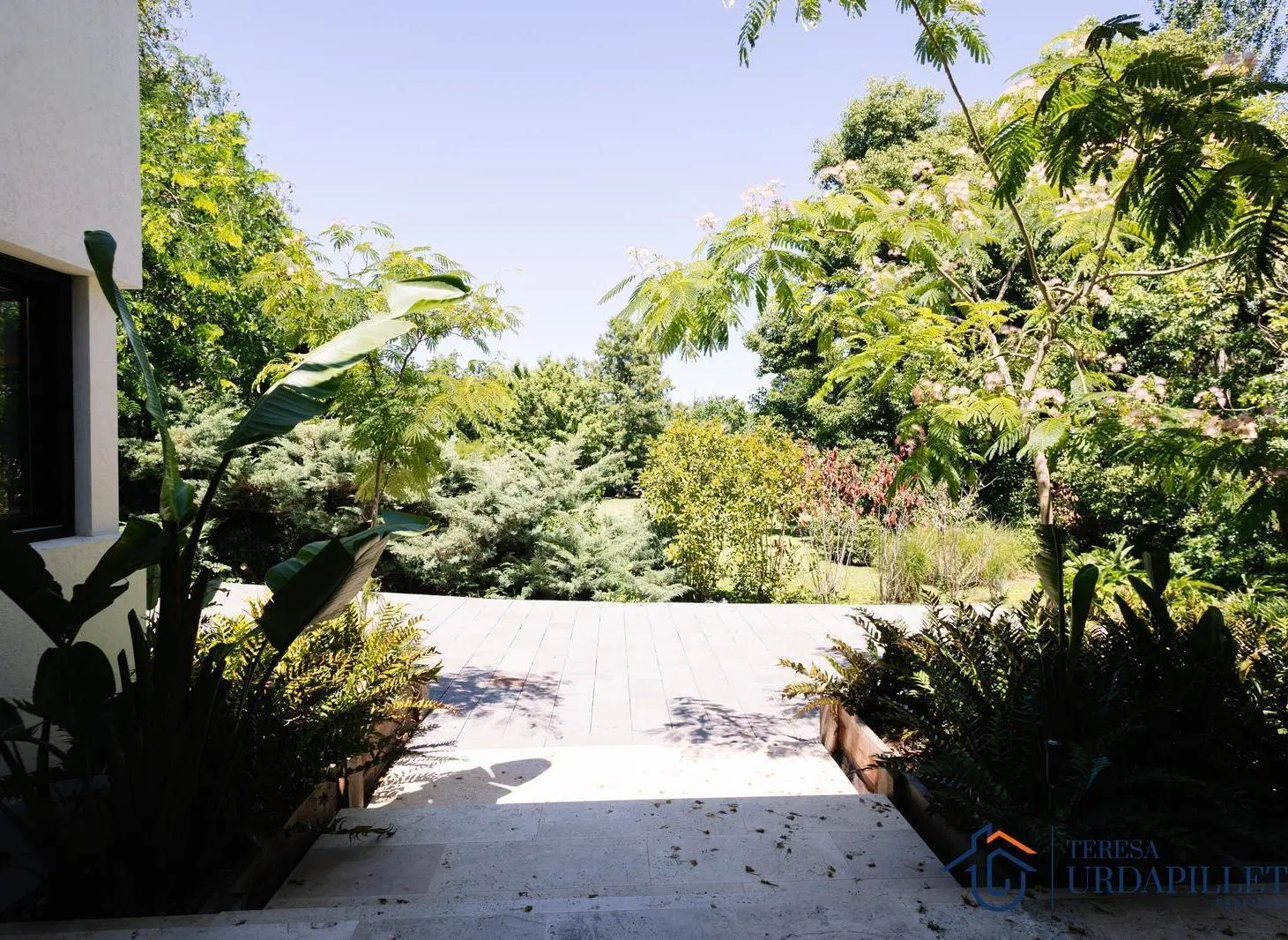 Casa en venta en Altos de Pilar estilo moderno 3