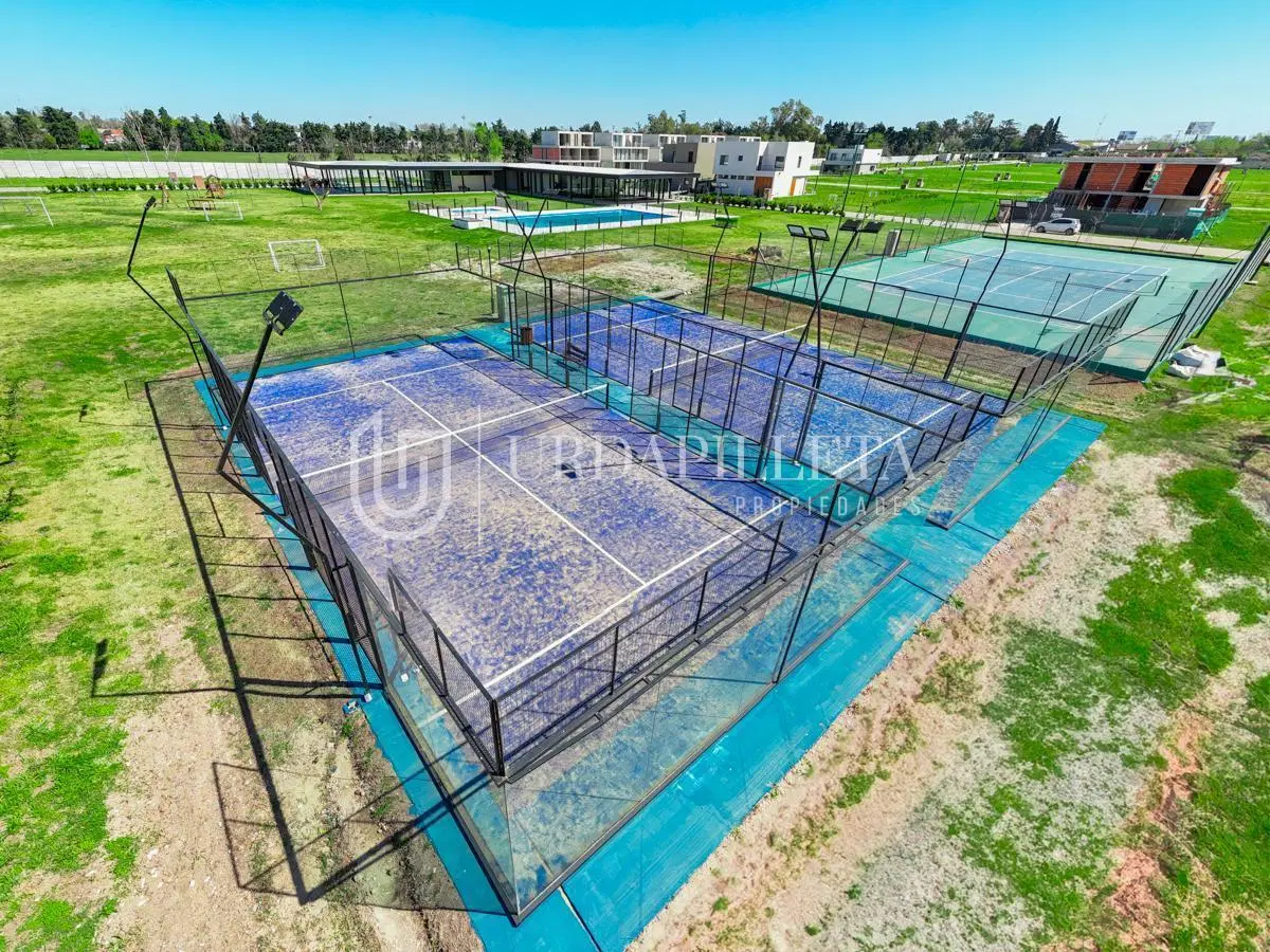 Townhouse en venta de 5 ambientes en el Olivar Pilar 2