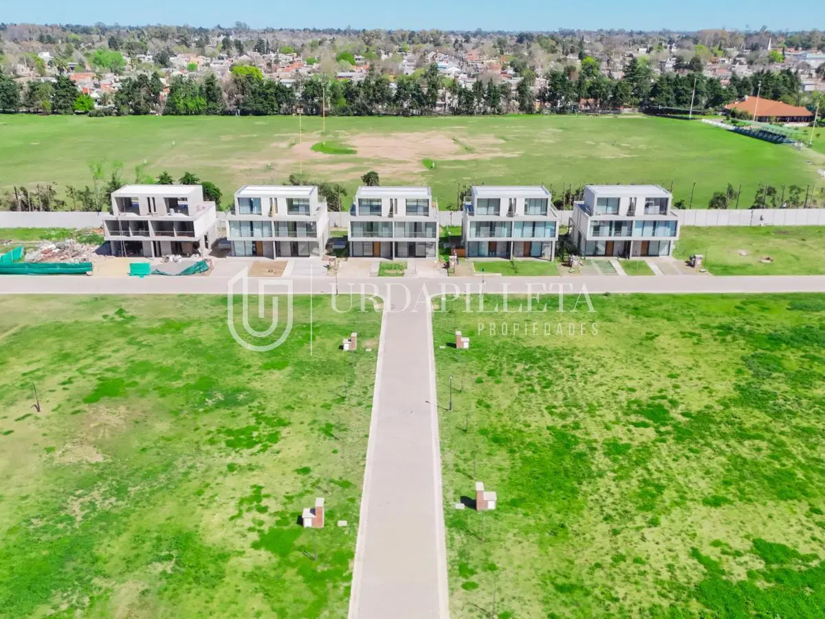 Townhouse en venta de 5 ambientes en el Olivar Pilar 3