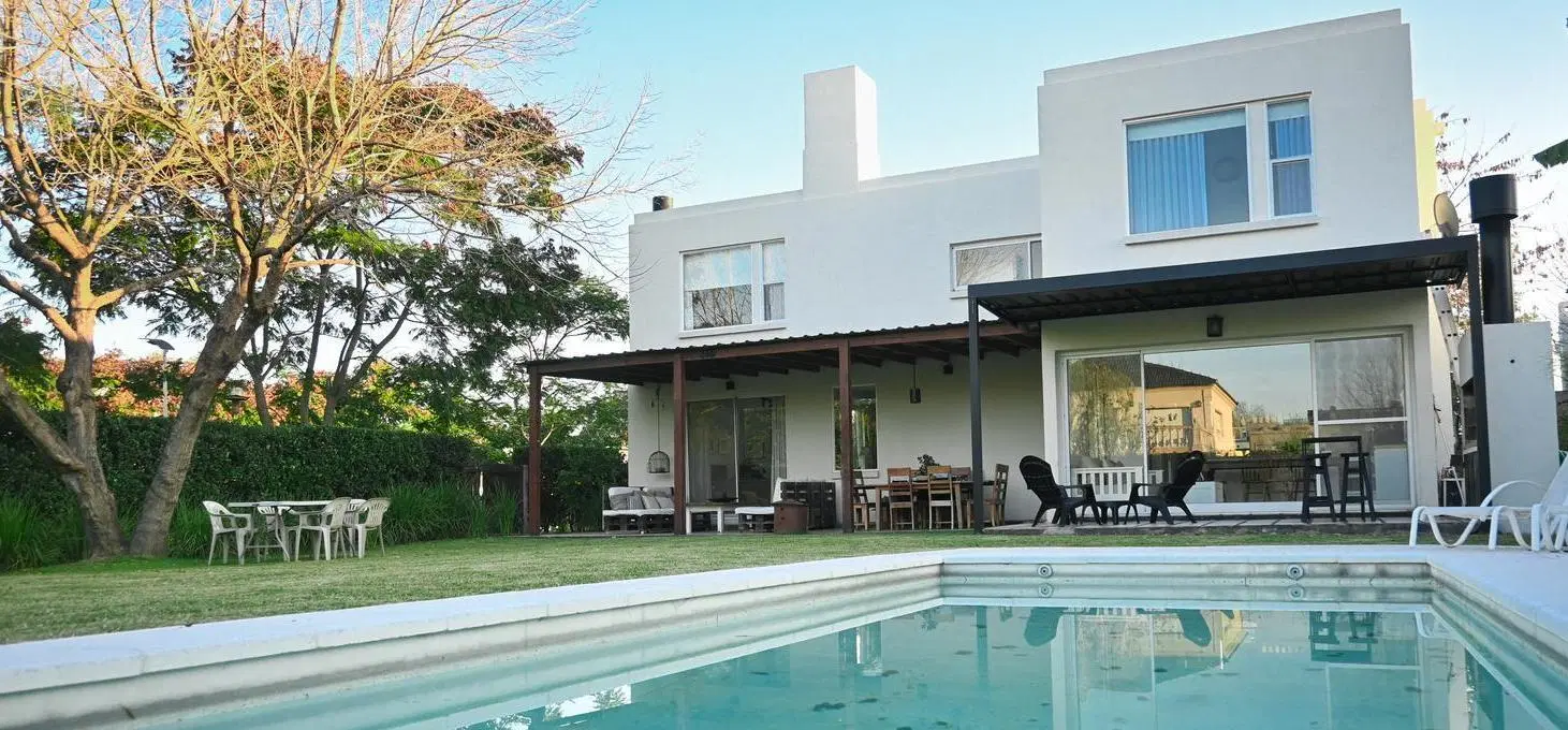 Casa en venta en Las Liebres sobre lote en esquina 4
