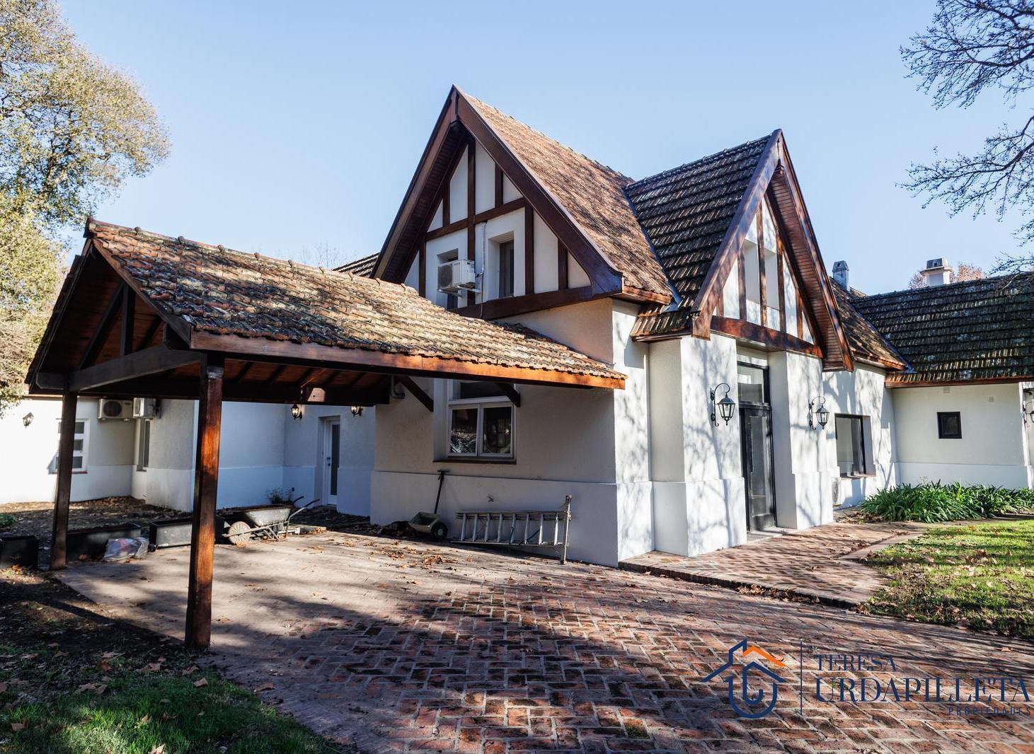 Casa reciclada en las antiguas caballerizas de San Jorge Village