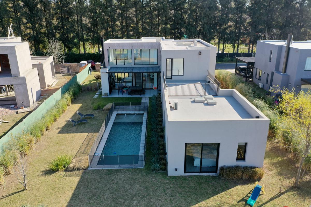 Casa en venta o alquier Pilara con vista a laguna con renta - La Calesa- Pilar