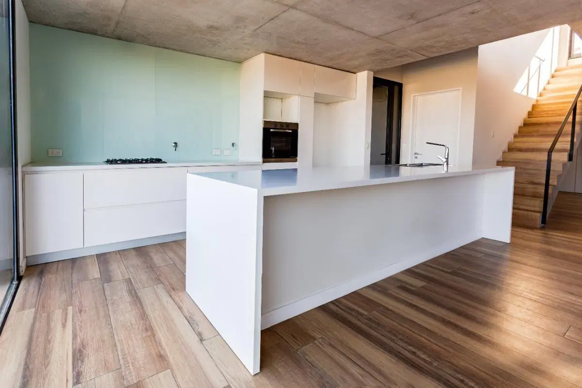 Casa en venta sobre cancha de golf y lote central en Pilará- La Calesa- URDAPILLETA PROPIEDADES 2