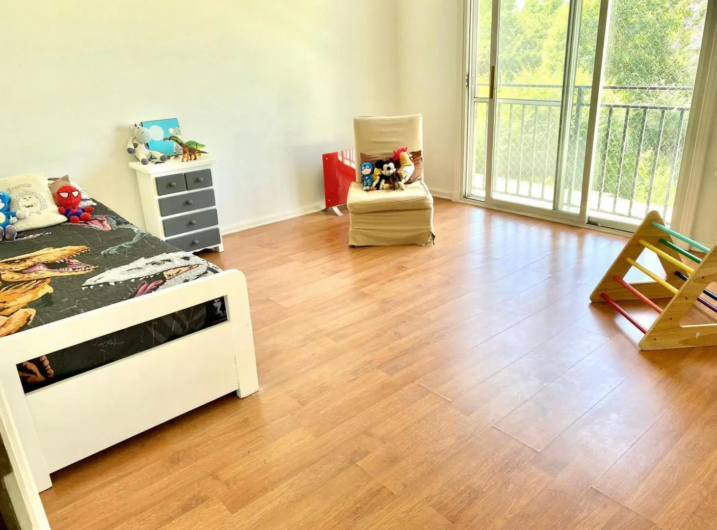 Casa en venta con 4 dormitorios en Boulevares- Pilar 5
