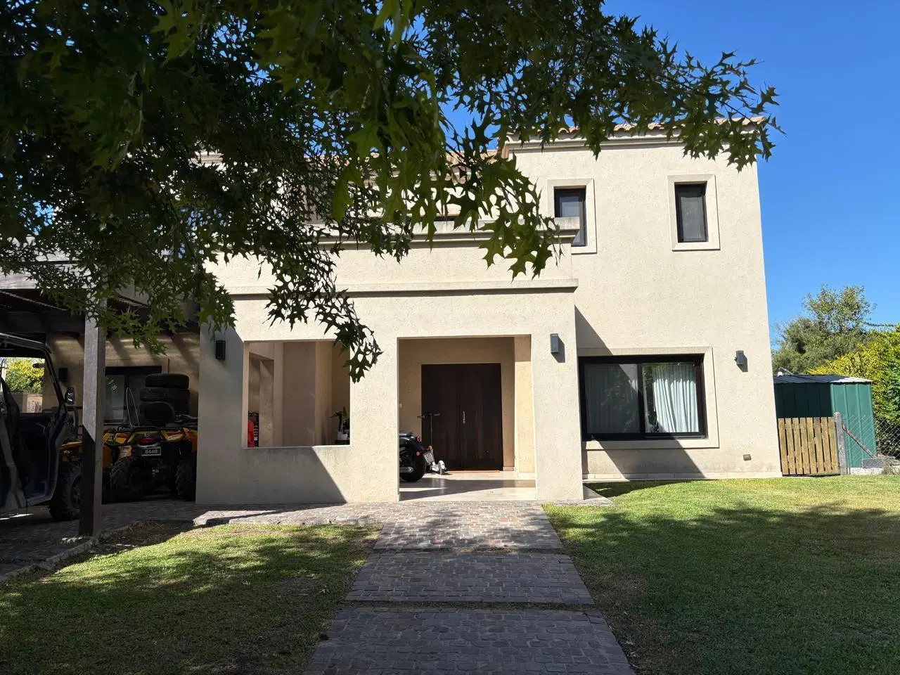 Casa en  venta en Ayres Plaza con vista a plazoleta 4