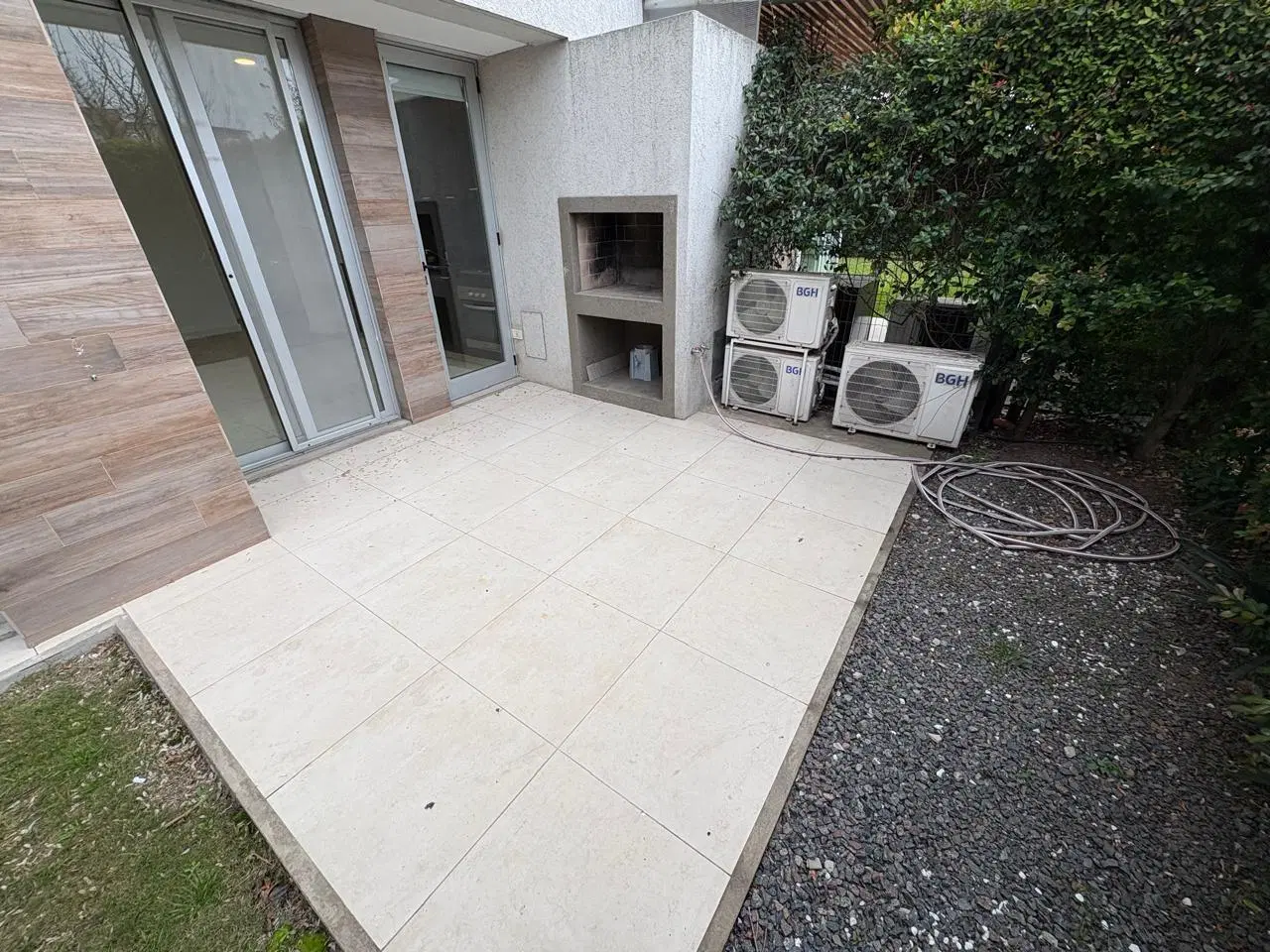 Departamento en alquiler 3 ambientes con jardin y parrilla en Vilahaus Ayres Vila Pilar 2