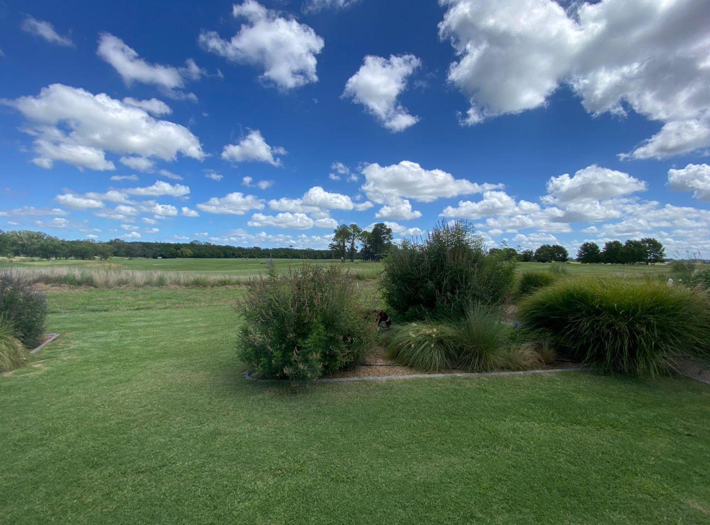 Casa a la venta sobre cancha de golf en La Diligencia- Pilará- Pilar