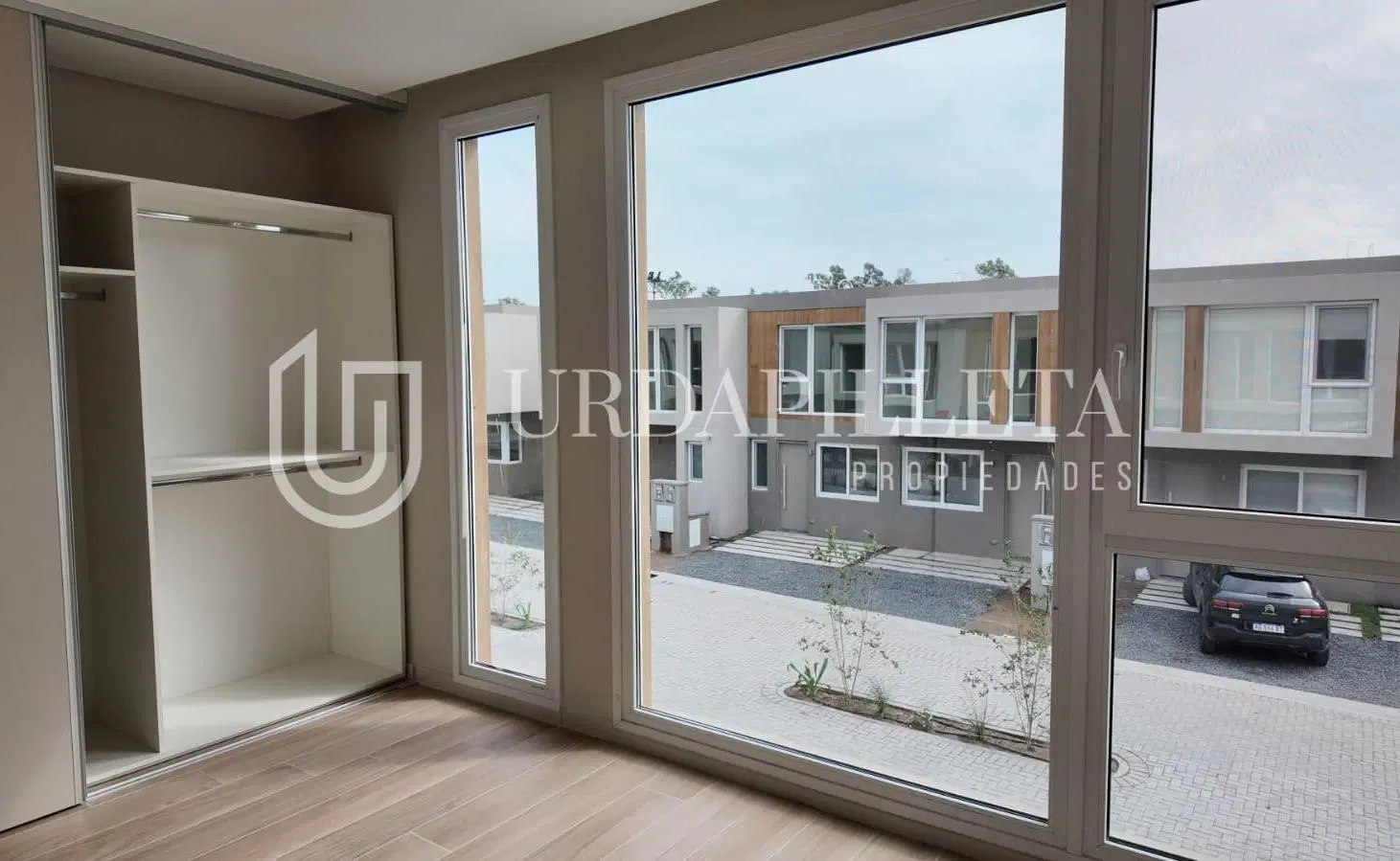 Townhouse en venta 3 ambientes con jardin privado en Aldeana Pilar 5