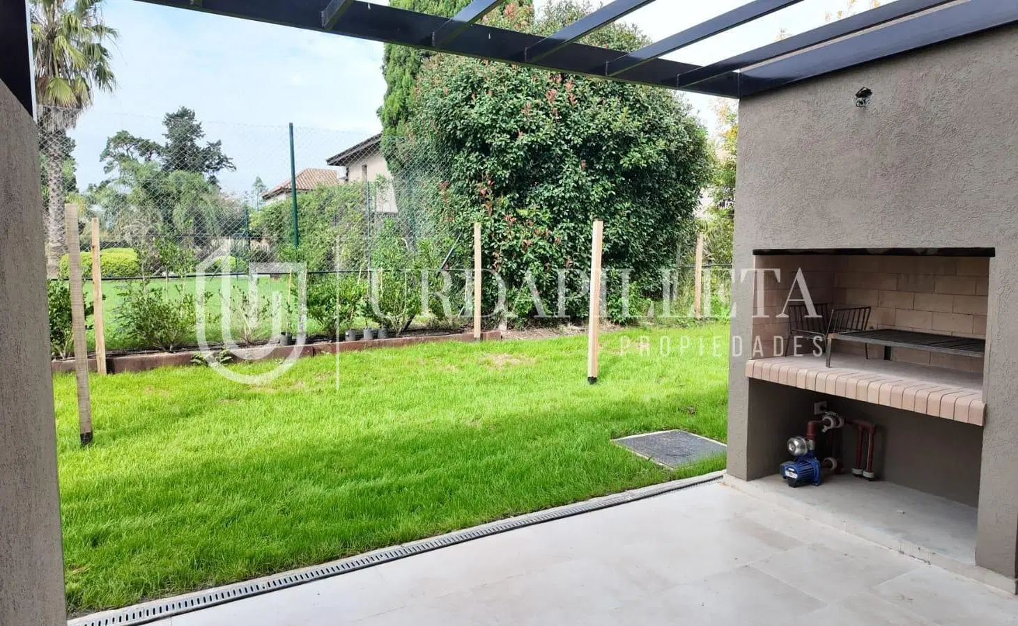 Townhouse en venta 3 ambientes con jardin privado en Aldeana Pilar 2