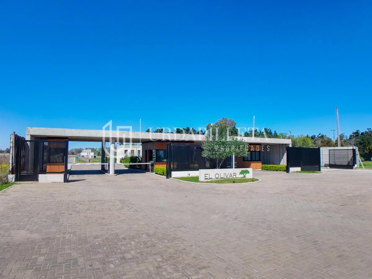 Lote en venta central en El Olivar Pilar 4