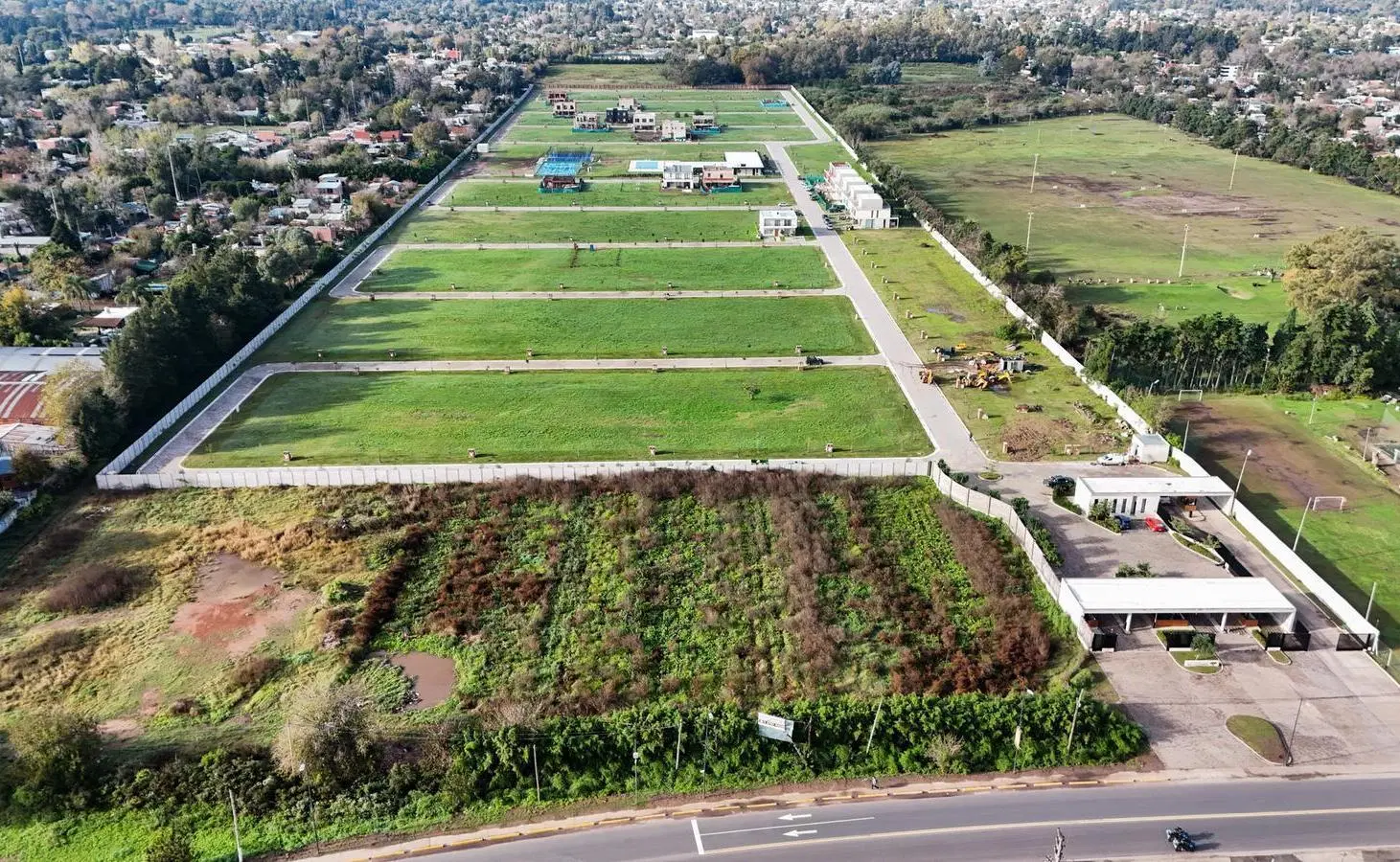 Lote en venta central en El Olivar Pilar 3