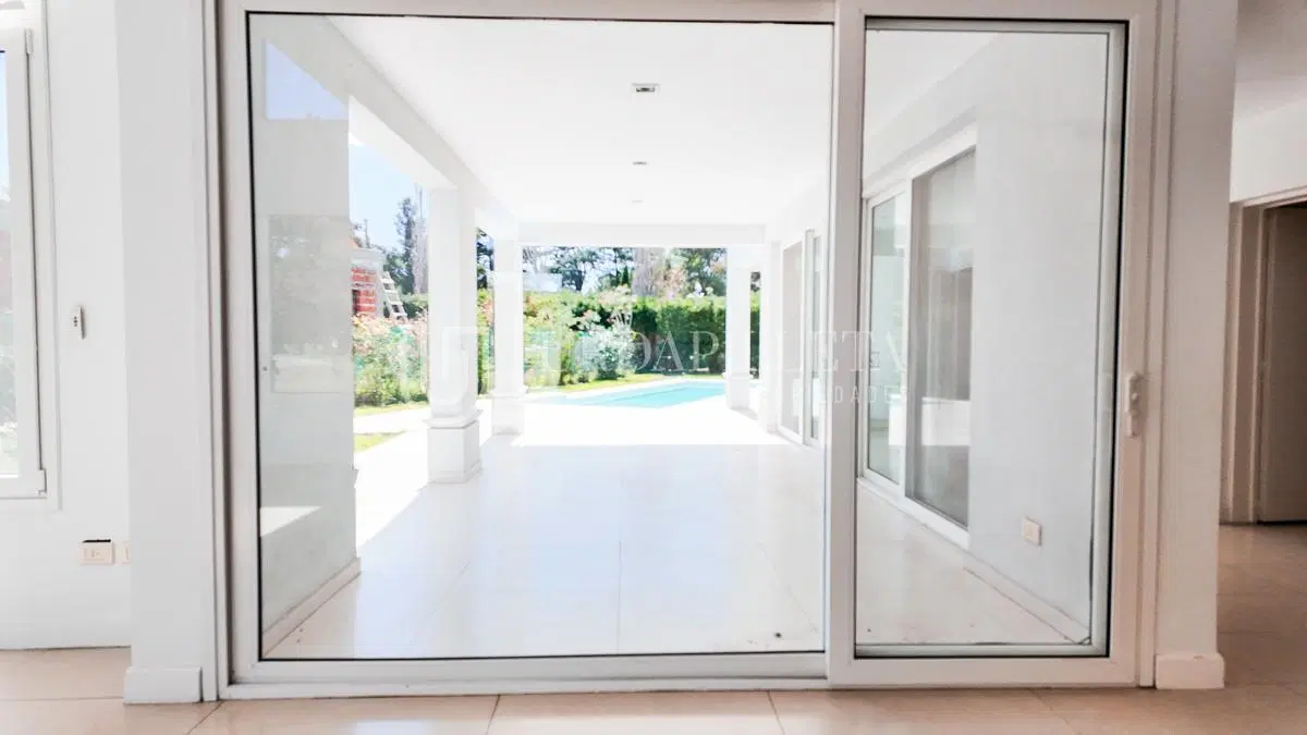 Casa en venta en Ayres de Pilar 5