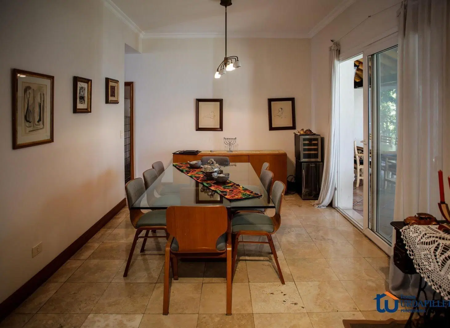 Casa 4 dormitorios con muy buena ubicación central- 5
