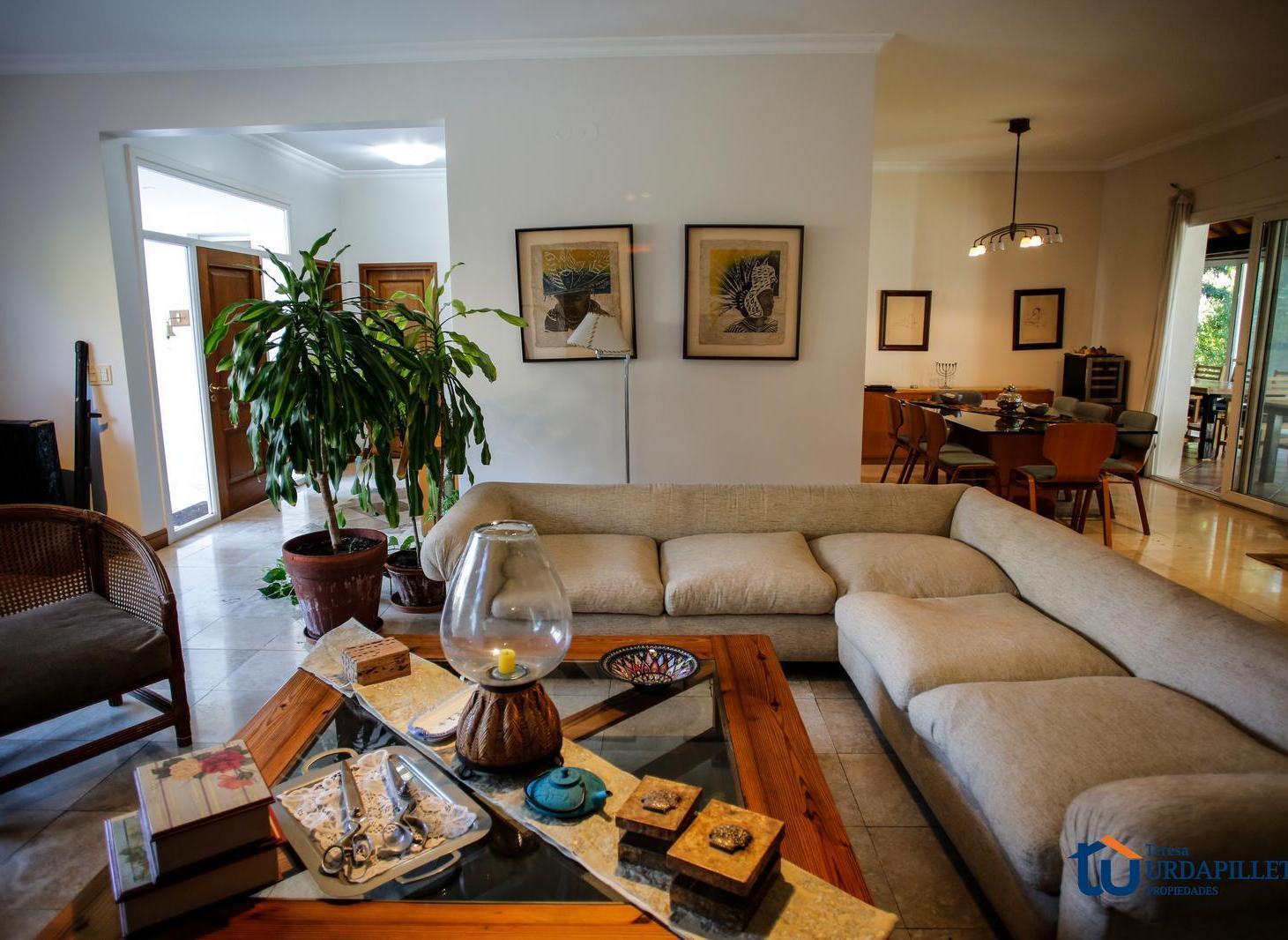 Foto de Casa 4 dormitorios con muy buena ubicación central-, imagen 3