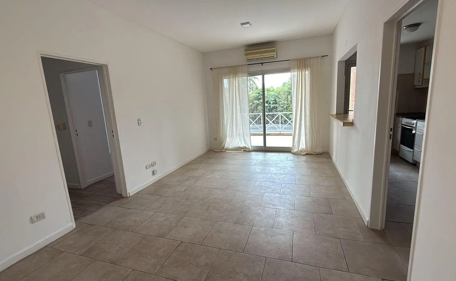 Departamento en alquiler 3 ambientes en Tortugas 1 Pilar 4