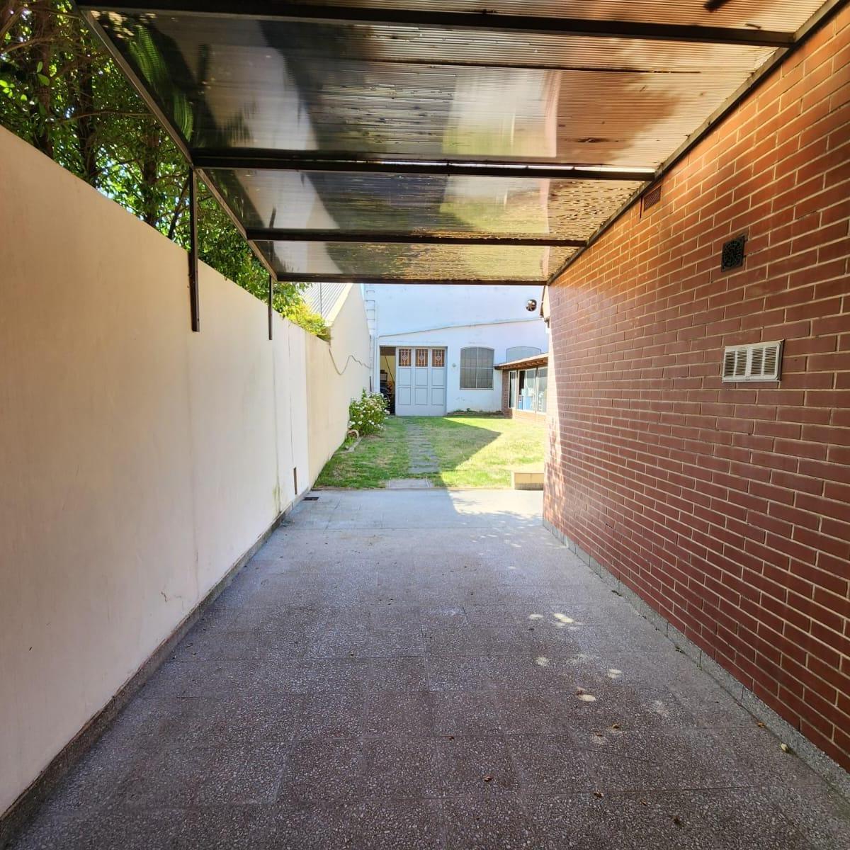 Casa de 6 Ambientes con Galpón en El Fondo Lomas de Zamora. Financia 4