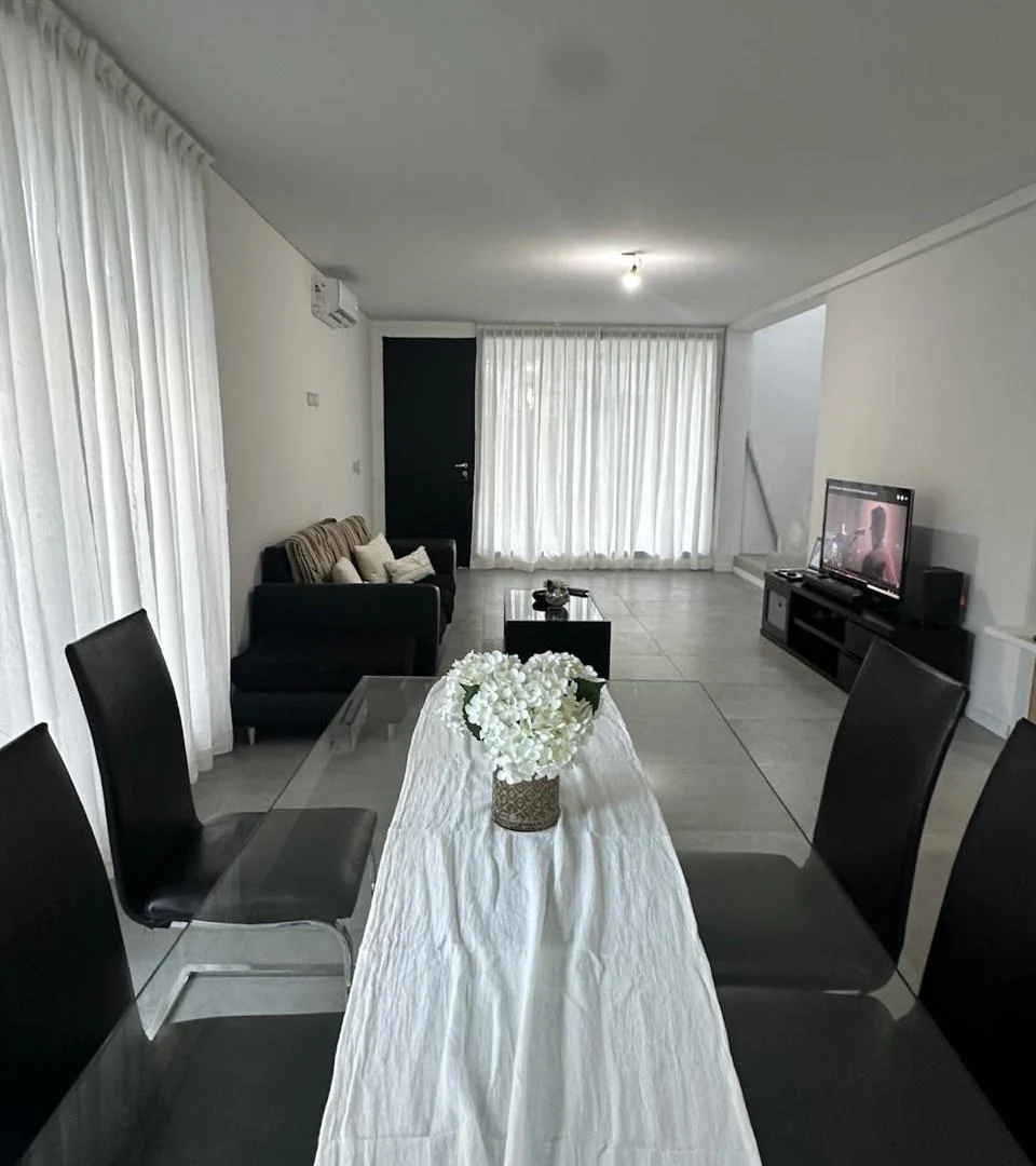 Duplex casi a estrenar 4 ambientes en venta en Canning