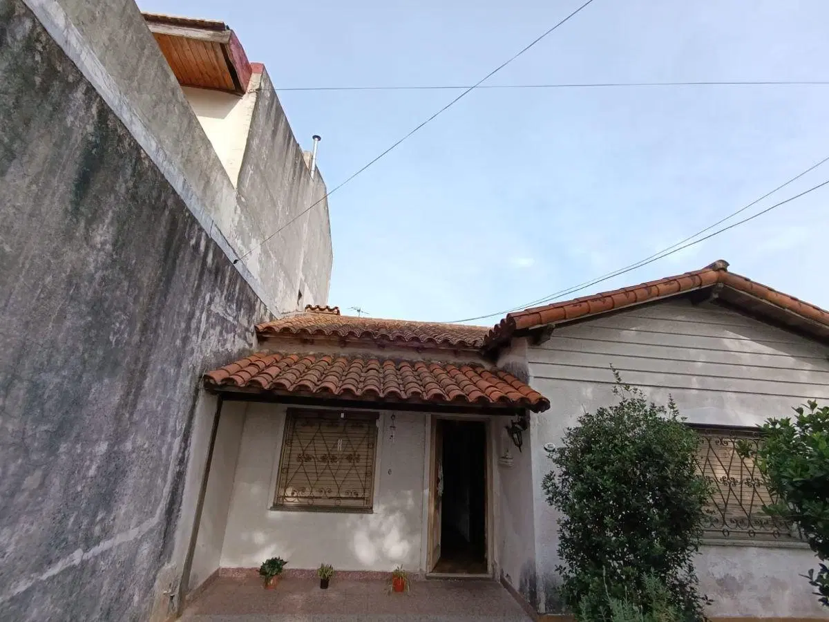 Casa en venta en Temperley de 4 ambientes– Gran lote con excelente potencial 4