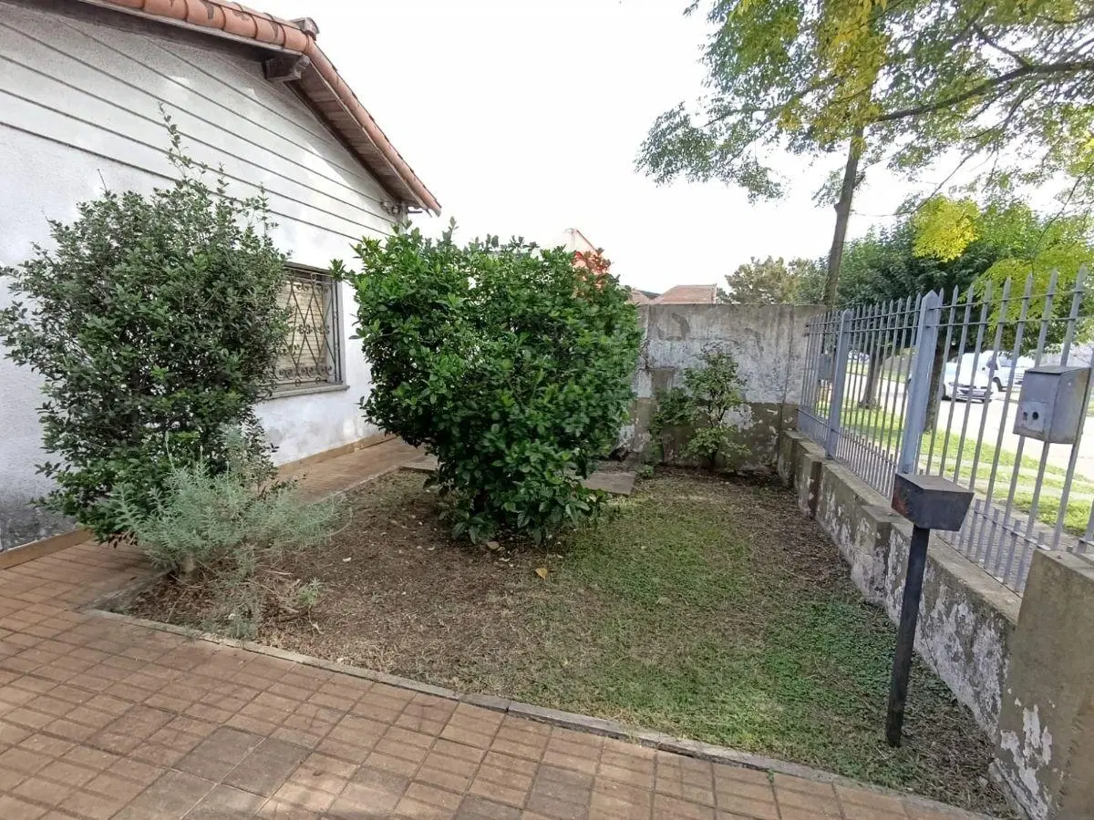 Casa en venta en Temperley de 4 ambientes– Gran lote con excelente potencial 3