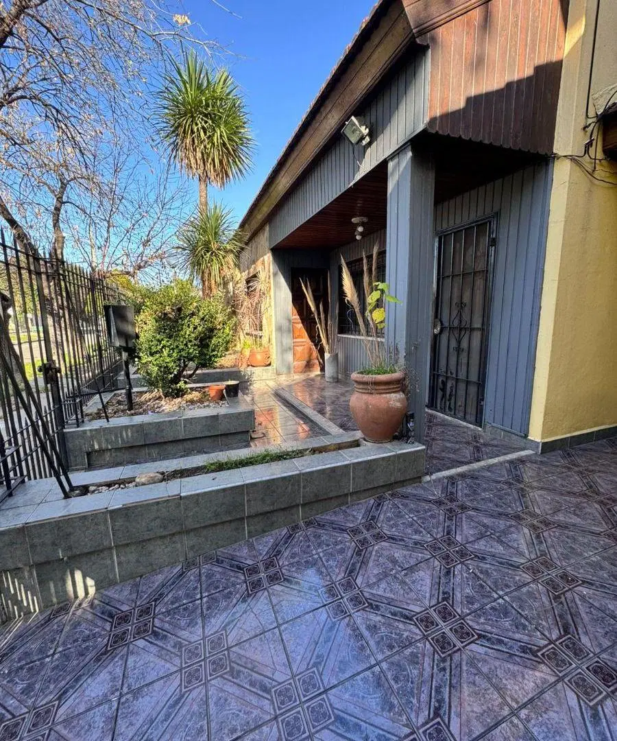 Venta en Block – Chalet de 4 ambientes + Departamento de dos ambientes Independiente en Planta Alta 3