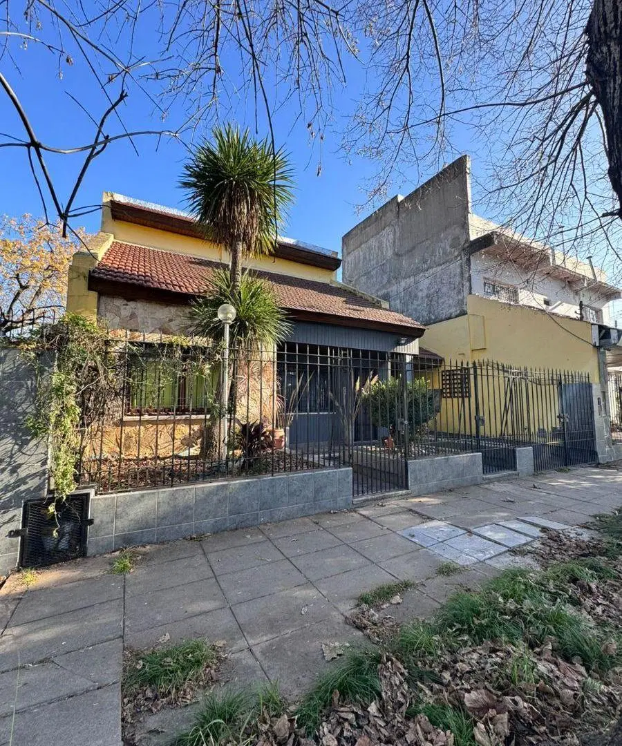 Venta en Block – Chalet de 4 ambientes + Departamento de dos ambientes Independiente en Planta Alta 1