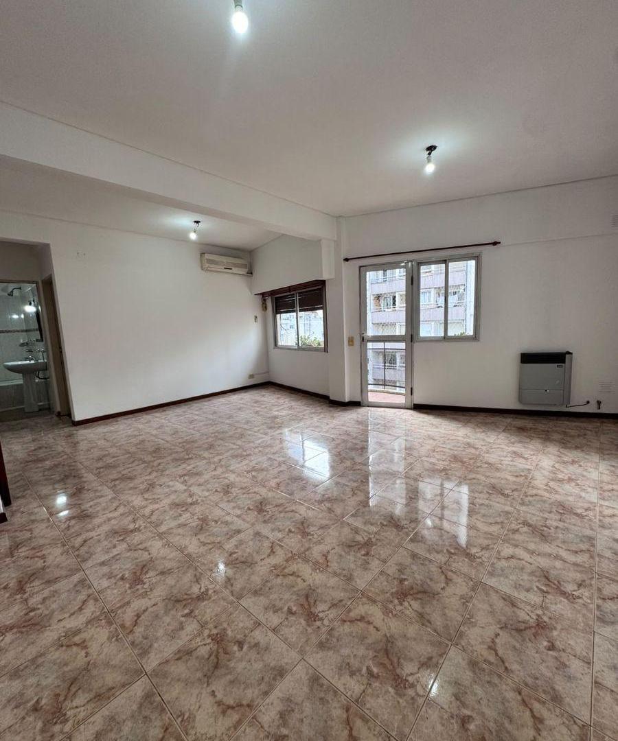 Foto de DEPARTAMENTO DE 2 AMBIENTES EN ALQUILER – CENTRO DE LOMAS DE ZAMORA, imagen 1