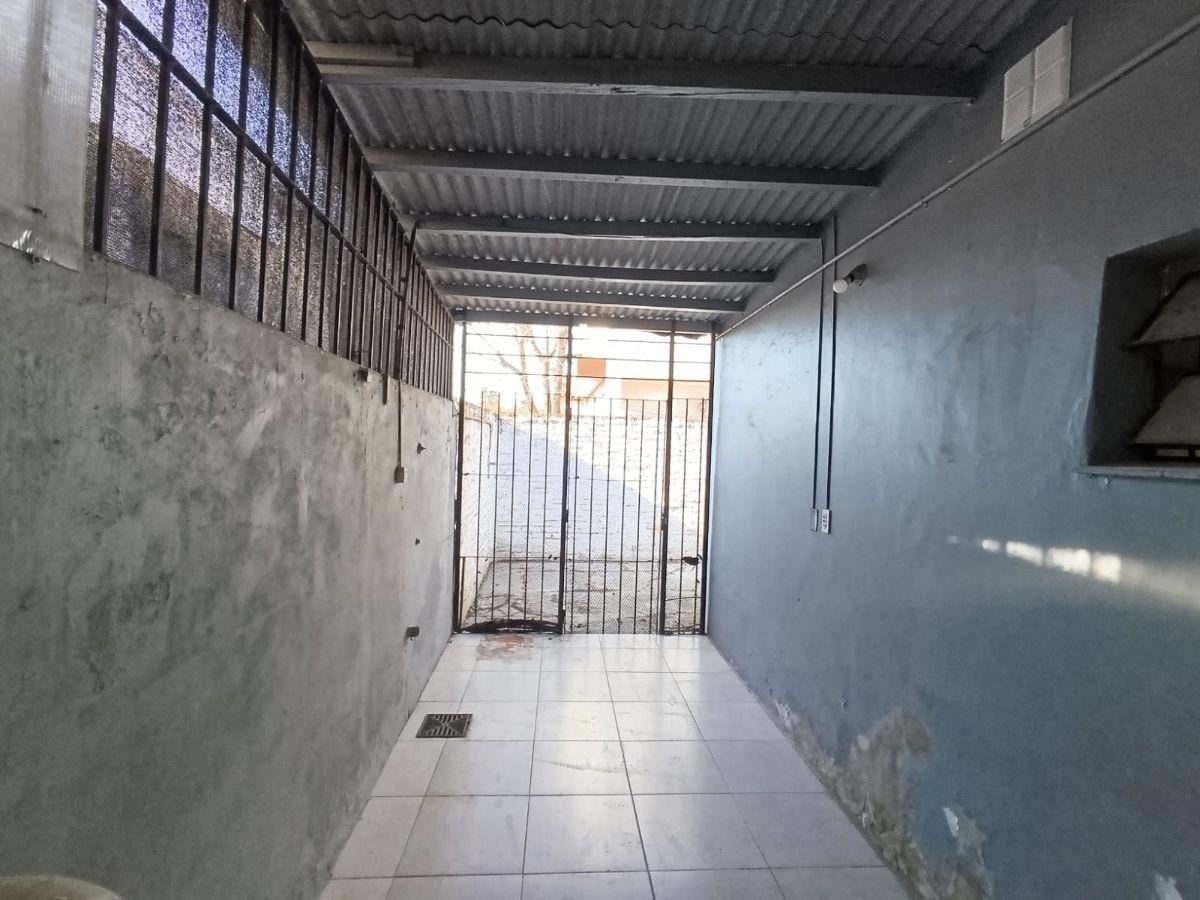 Foto de CASA EN ALQUILER – EXCELENTE UBICACIÓN, PRÓXIMA AL PARQUE DE LOMAS, imagen 2