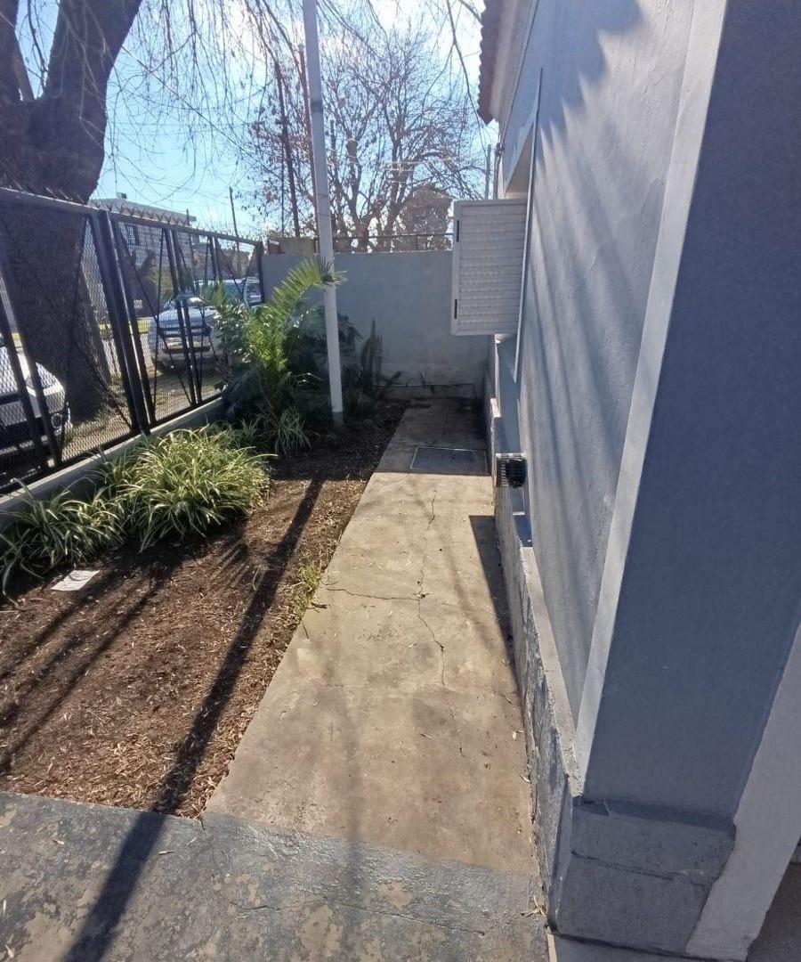 Foto de CASA EN ALQUILER – EXCELENTE UBICACIÓN, PRÓXIMA AL PARQUE DE LOMAS, imagen 1