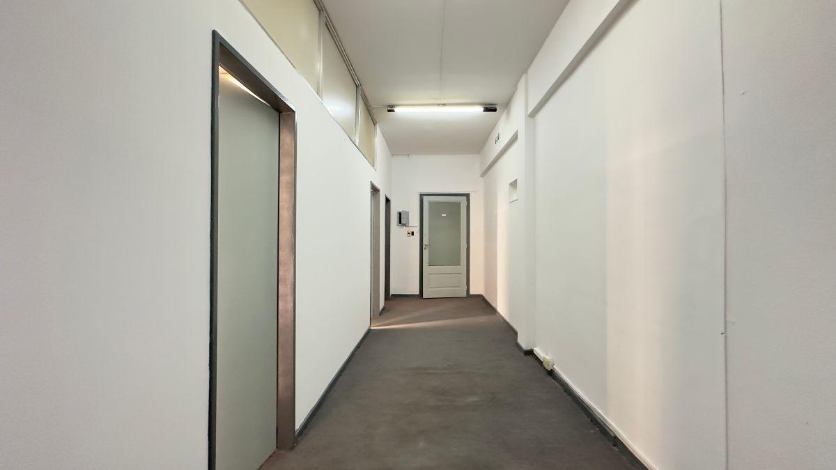Foto de Microcentro. Oficina comercial de 35 m² en alquiler. Luminosa, imagen 4