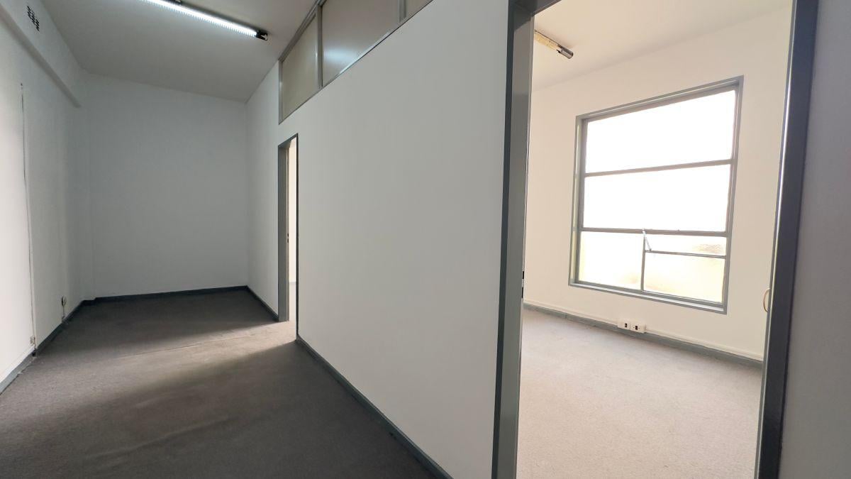 Foto de Microcentro. Oficina comercial de 35 m² en alquiler. Luminosa, imagen 2