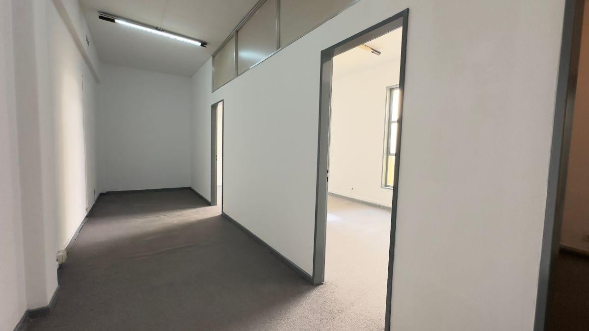 Foto de Microcentro. Oficina comercial de 35 m² en alquiler. Luminosa, imagen 5