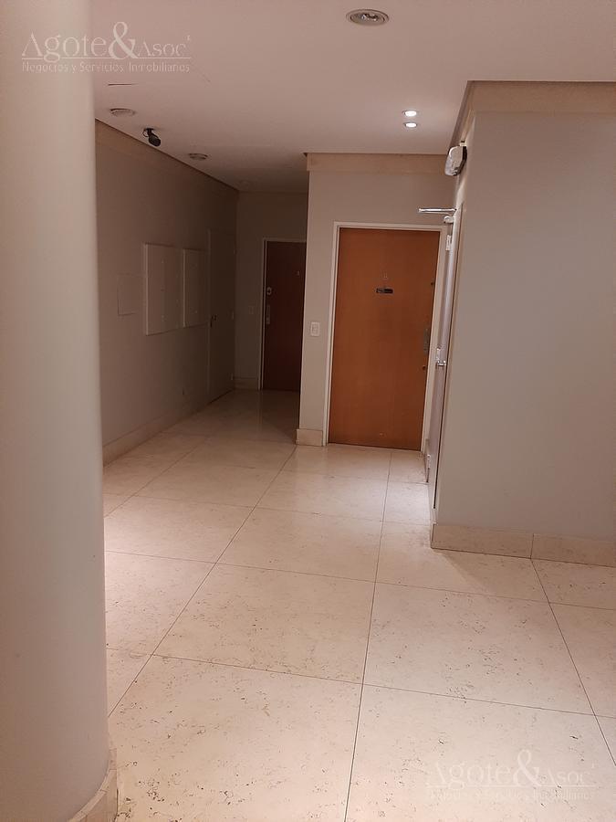 Dos Amplios Ambientes con Buen Balcón Al Frente 5