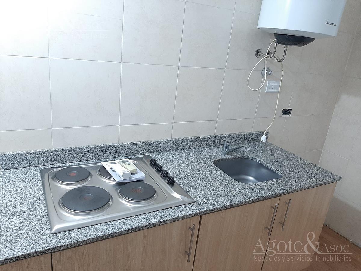 Dos Amplios Ambientes con Buen Balcón Al Frente 3
