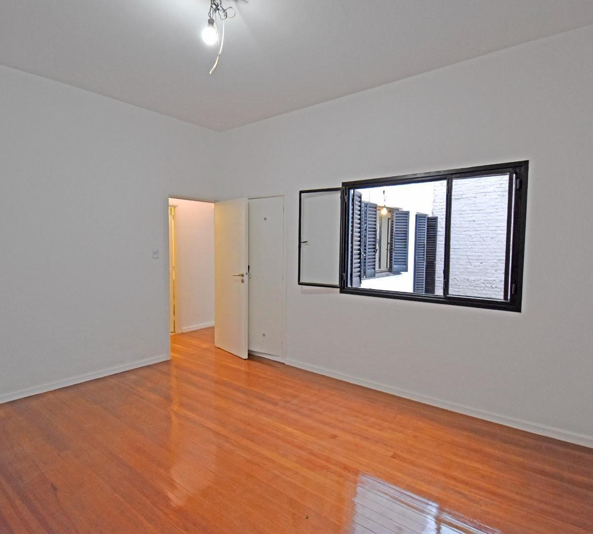 Hermoso PH Reciclado a Nuevo, 2 Patios, Luz, S/exp, Pb 4