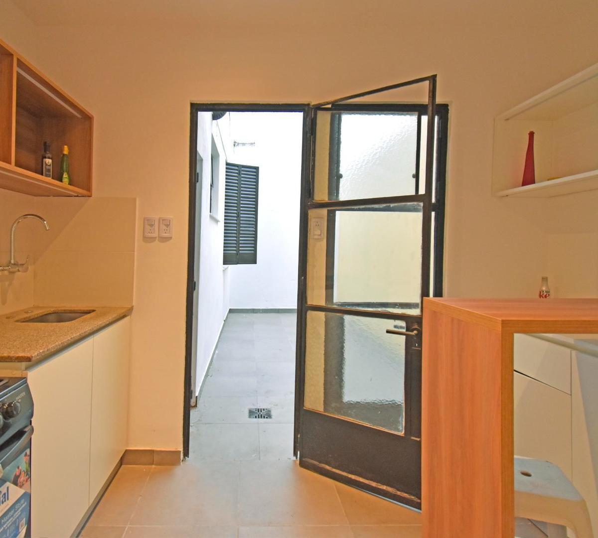 Hermoso PH Reciclado a Nuevo, 2 Patios, Luz, S/exp, Pb 1